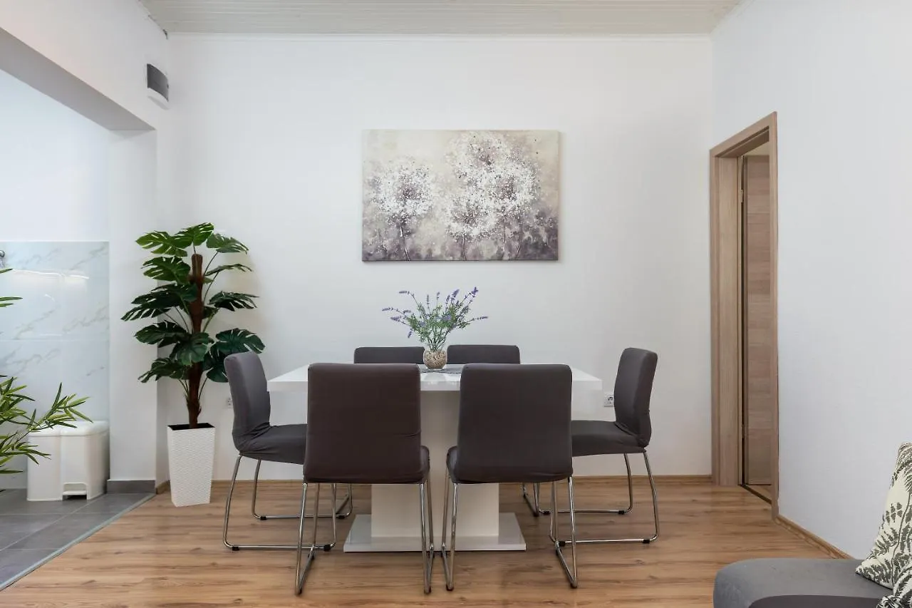 Apartments Elita 로비니